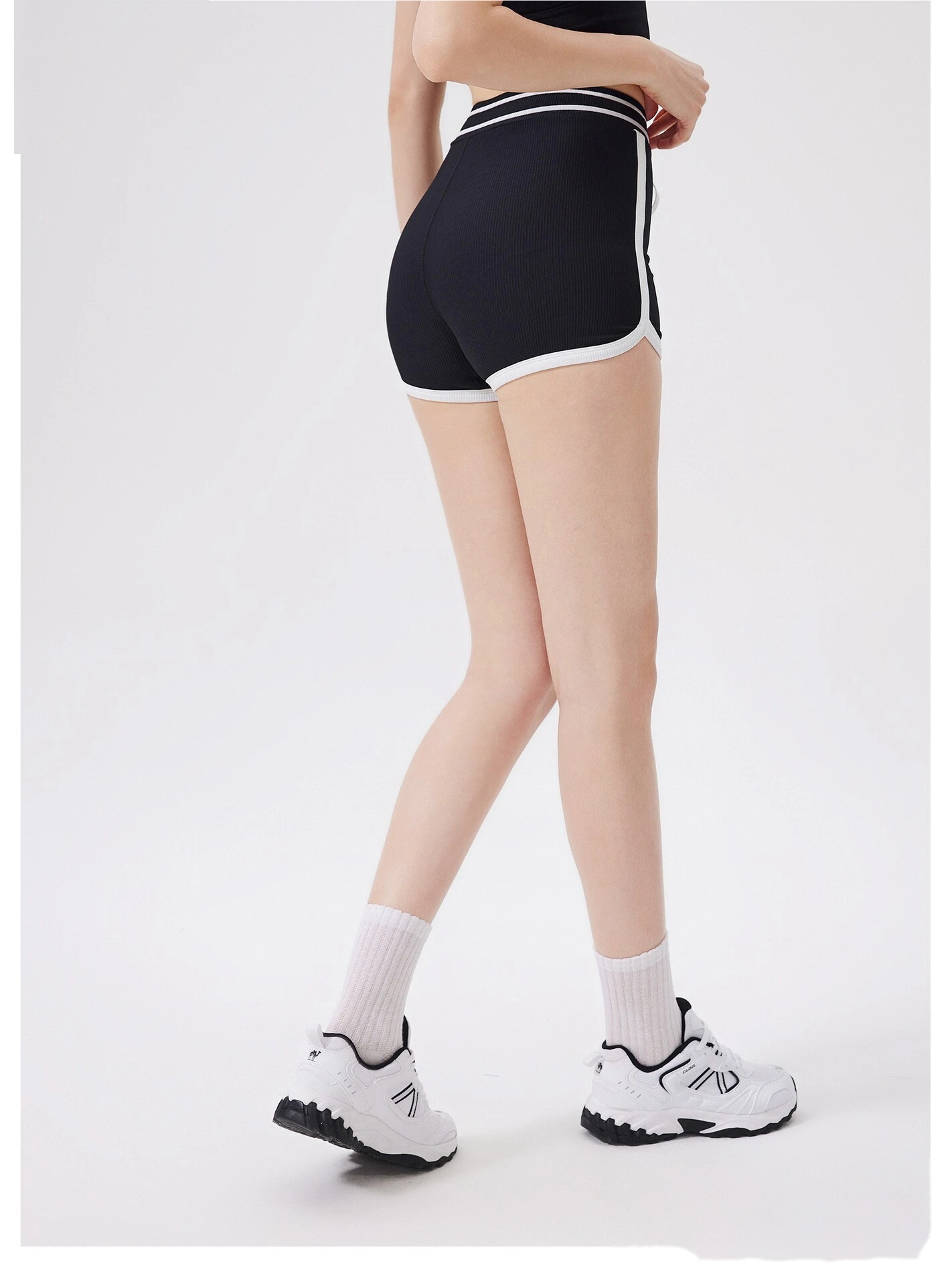 Customized color matching leisure sports fitness ladies shorts detail