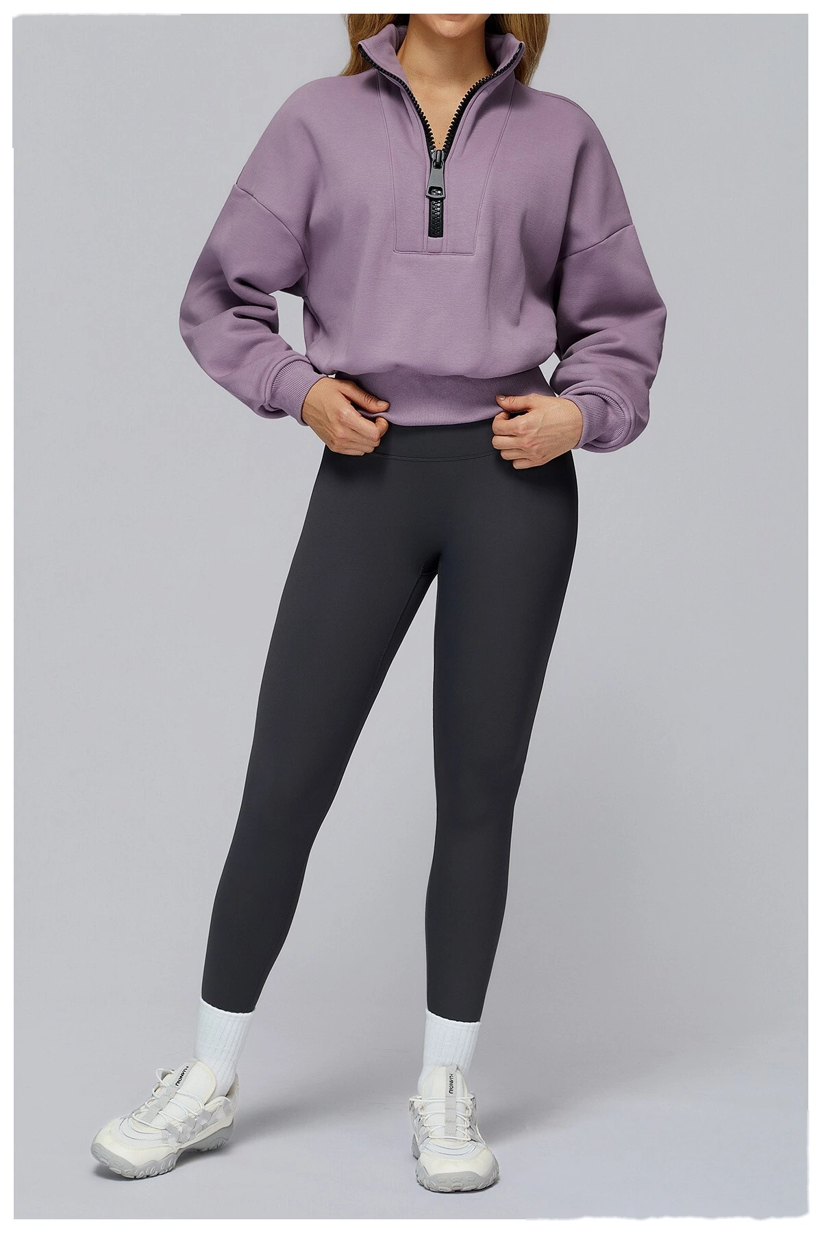 Customized autumn and winter stand collar loose sweater warm and casual outdoor sports sweater top detail