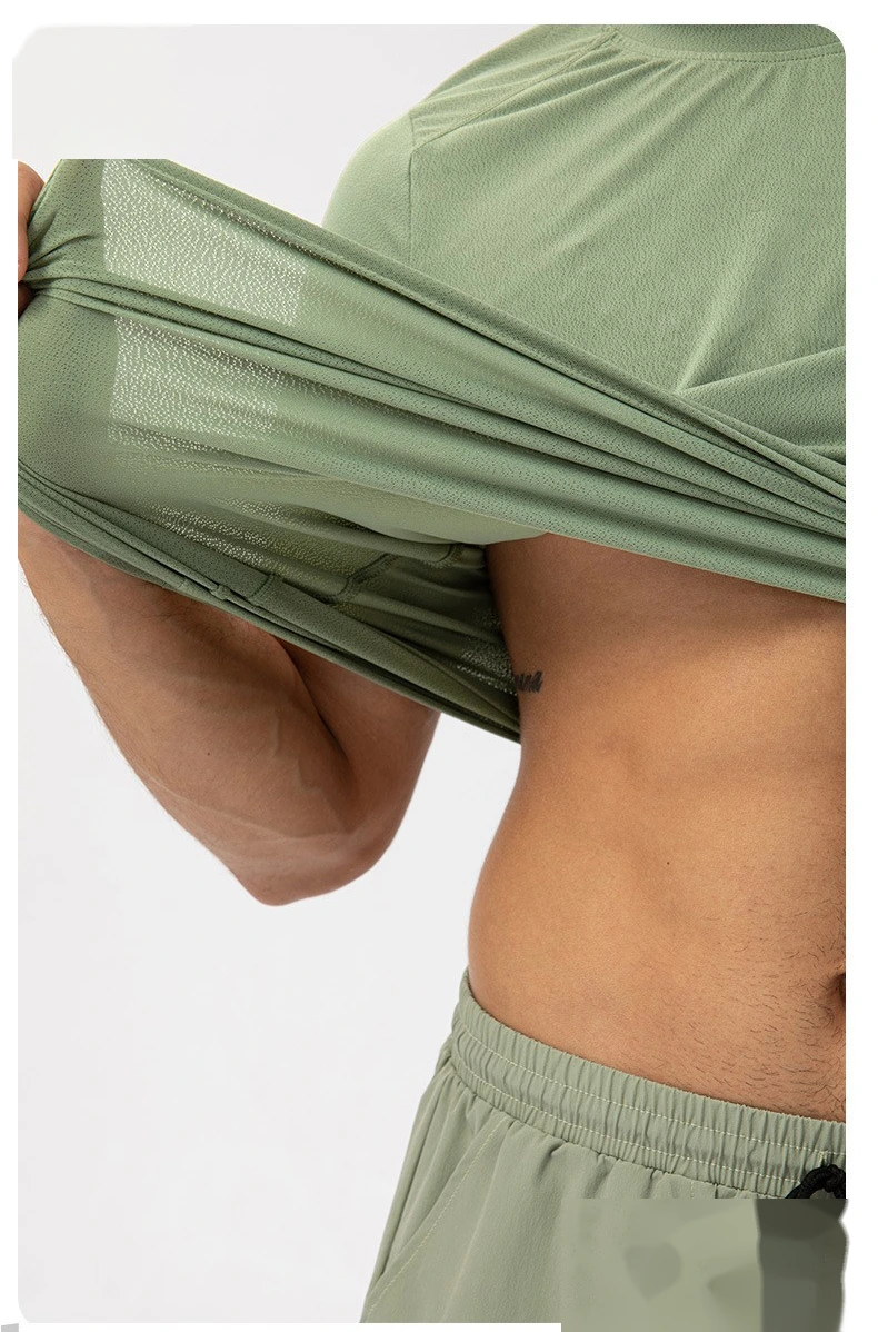 Customized men's loose running quick-drying clothes sweat-absorbent and breathable fitness short-sleeved T-shirt detail