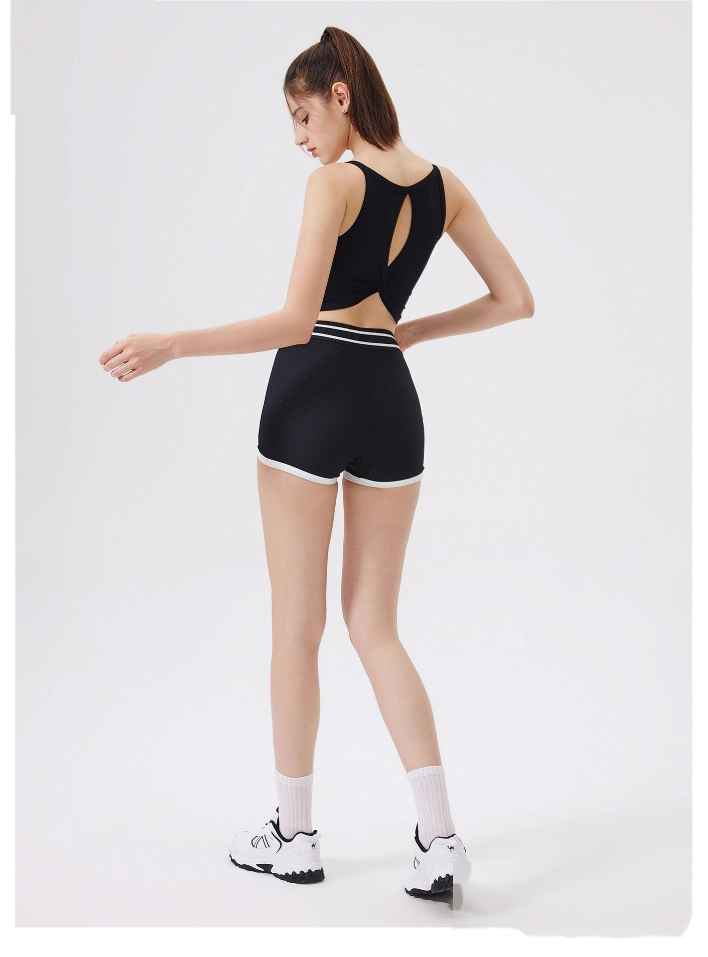 Customized color matching leisure sports fitness ladies shorts detail