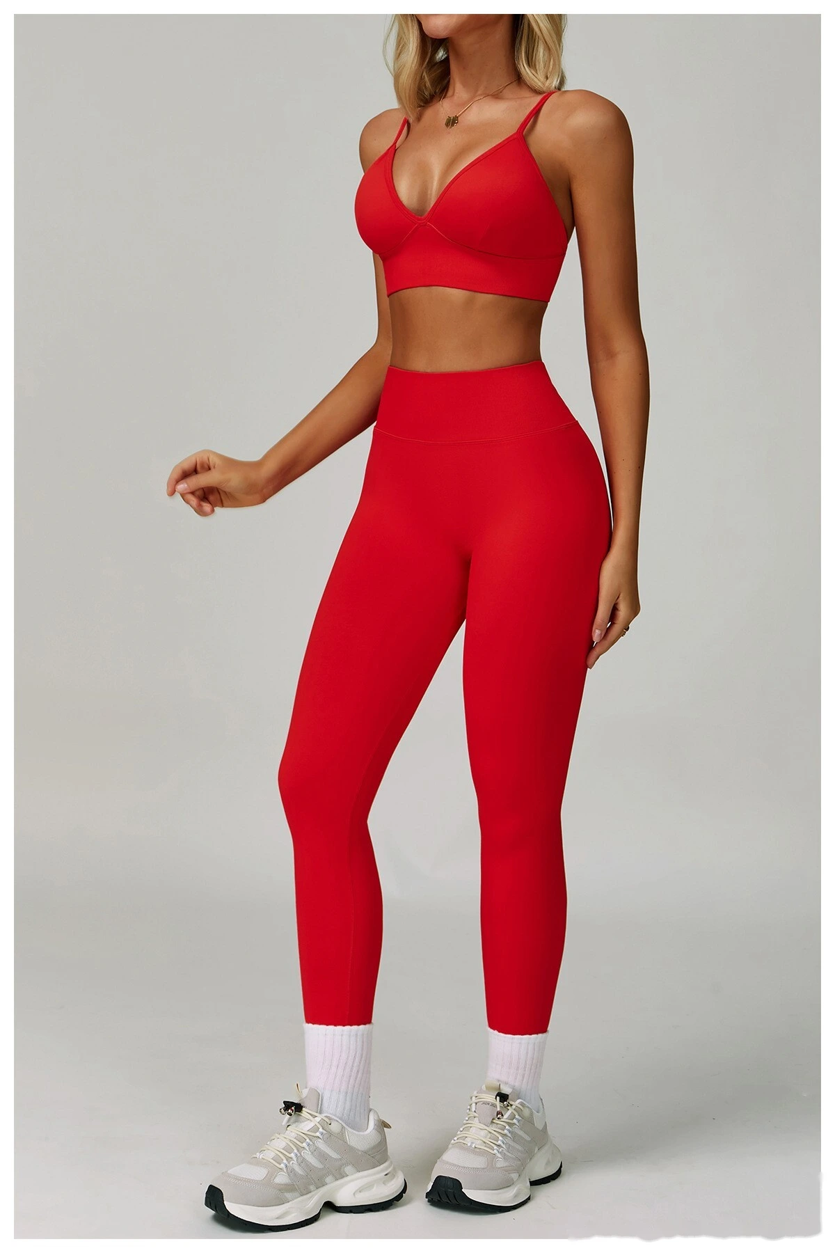 Customized seamless yoga pants V-shaped tight-fitting running quick-drying fitness pants detail