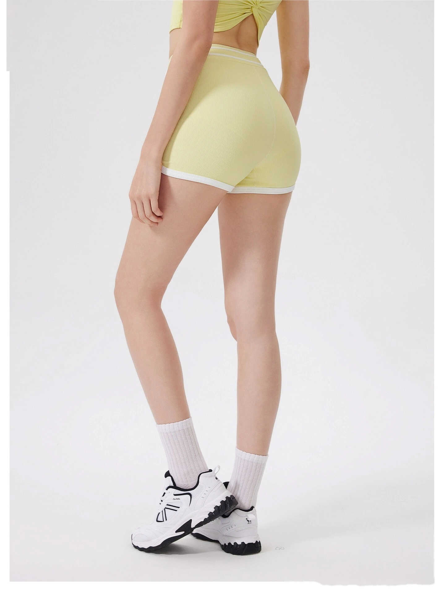 Customized color matching leisure sports fitness ladies shorts detail
