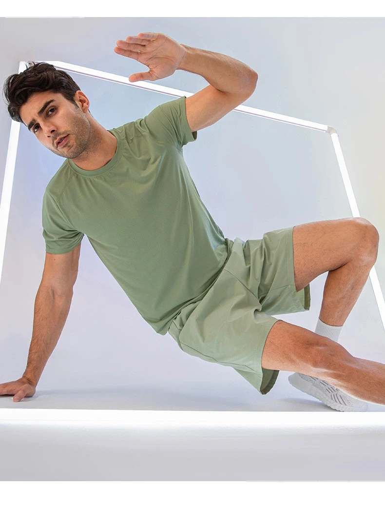 Customized men's loose running quick-drying clothes sweat-absorbent and breathable fitness short-sleeved T-shirt detail