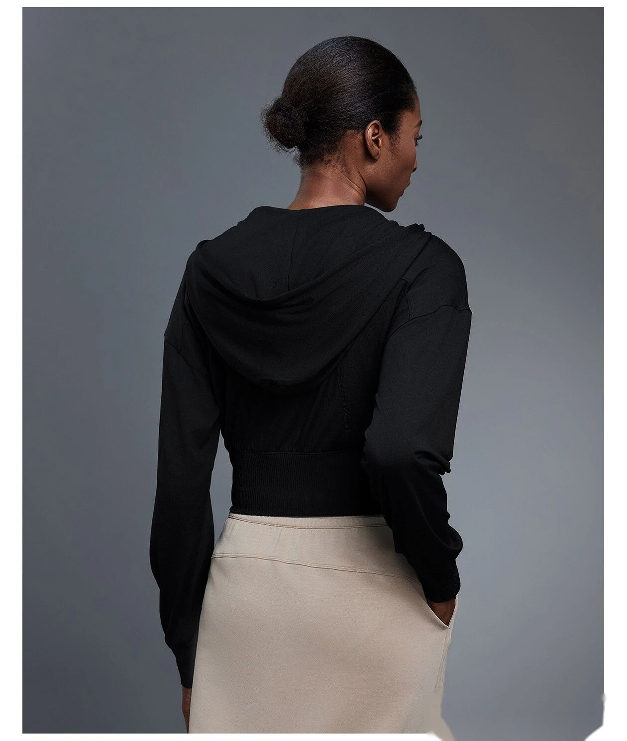 Customized hooded sports coat short waist cardigan long sleeve top yoga fitness clothes for women detail