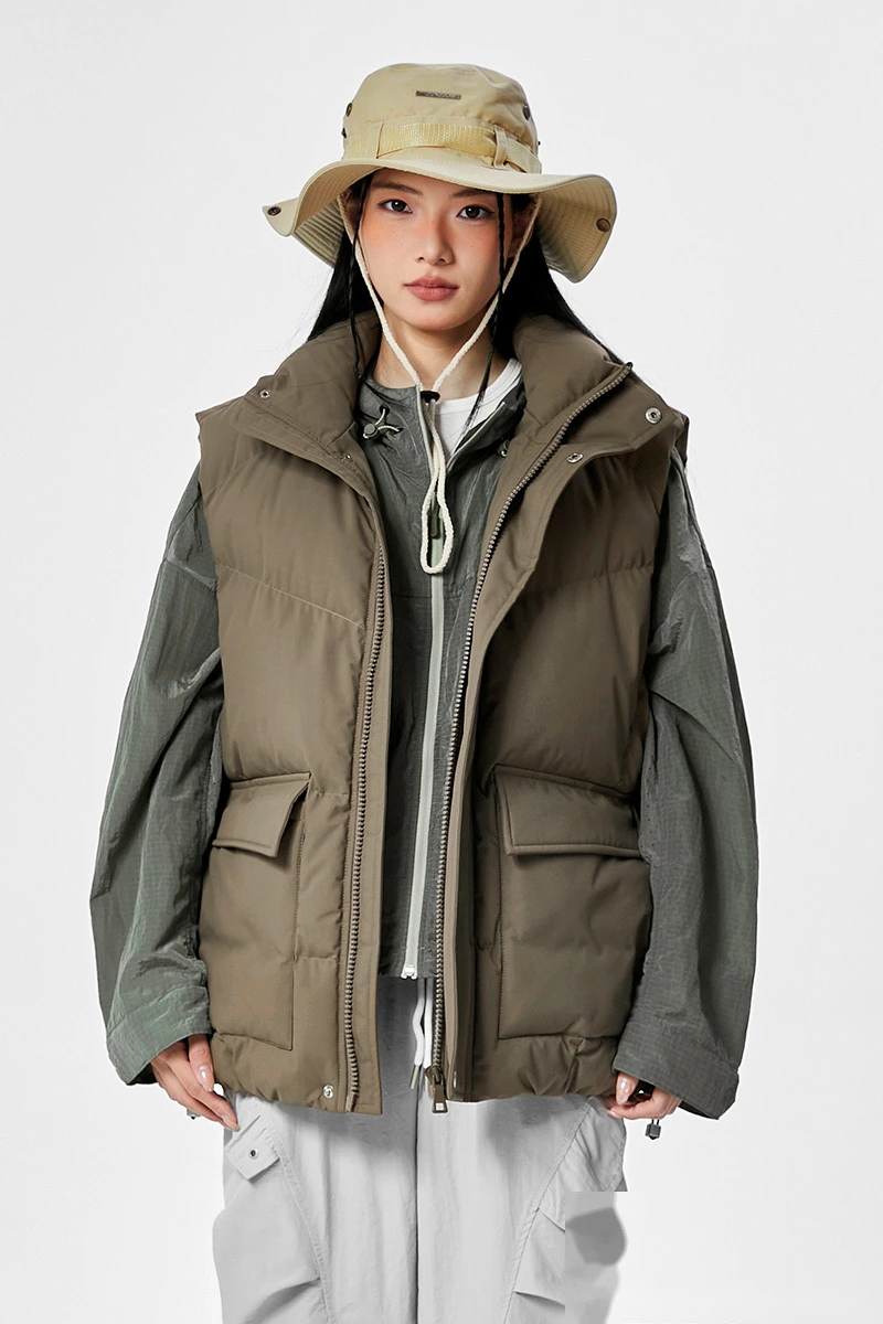 Customized fashion windproof and warm multi-pocket tooling style cotton vest jacket for men and women. detail