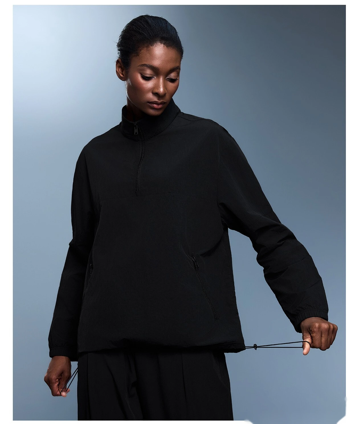 Custom-made waterproof outdoor fitness coat for women with windproof stand-up collar in autumn. detail
