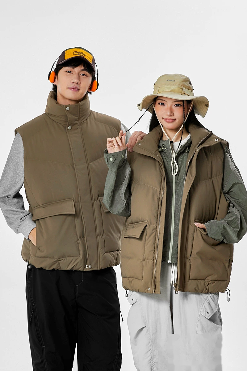 Customized fashion windproof and warm multi-pocket tooling style cotton vest jacket for men and women. detail
