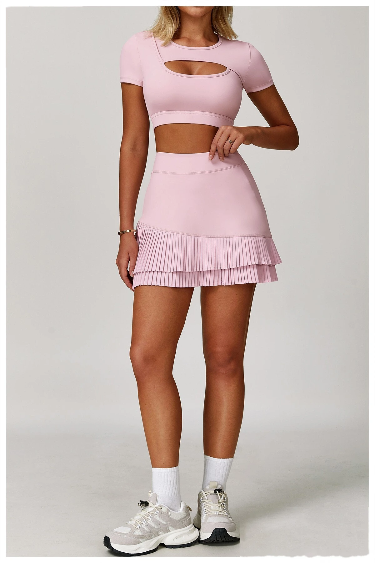 Customized sports skirt with high waist and pleated leggings pocket skirt to prevent exposure detail