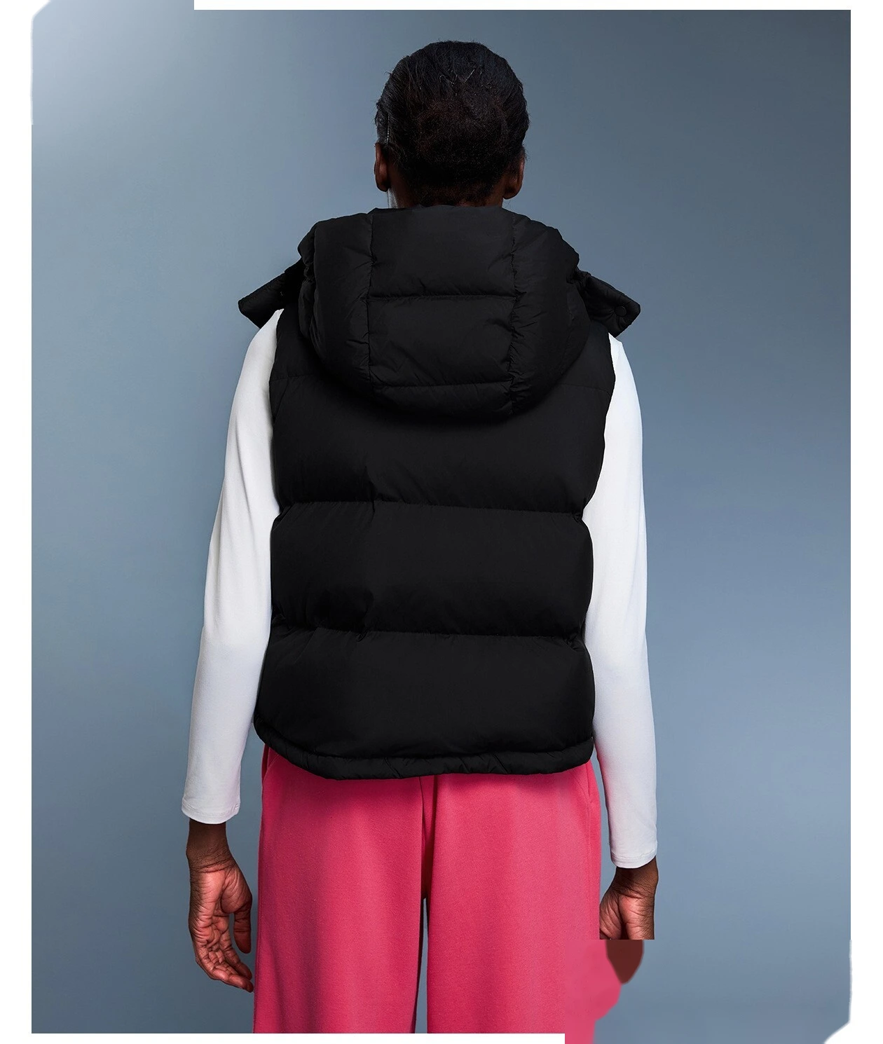 Custom windproof and warm hooded down vest jacket for women in winter. detail