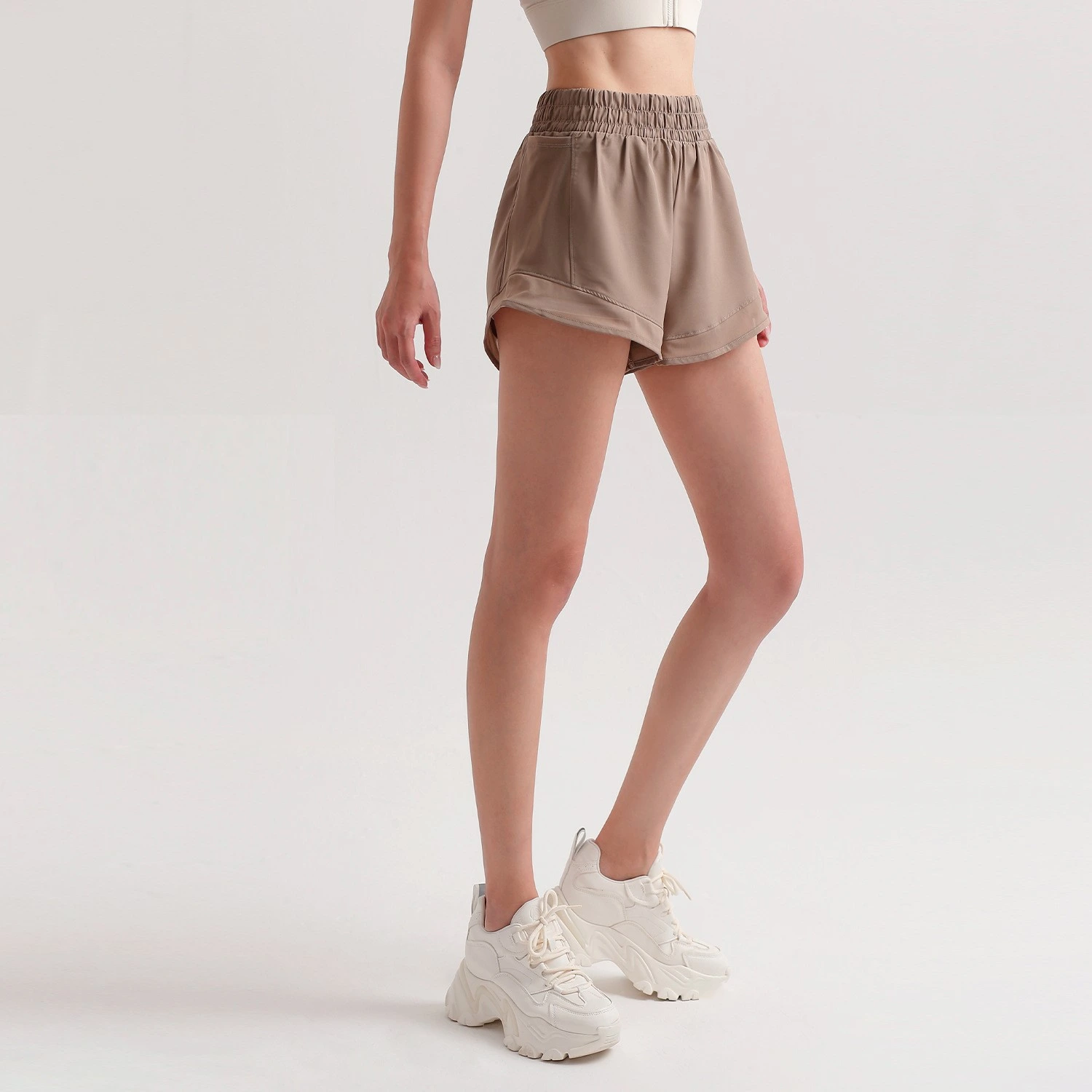Women loose sports shorts breathable mesh quick dry with liner detail