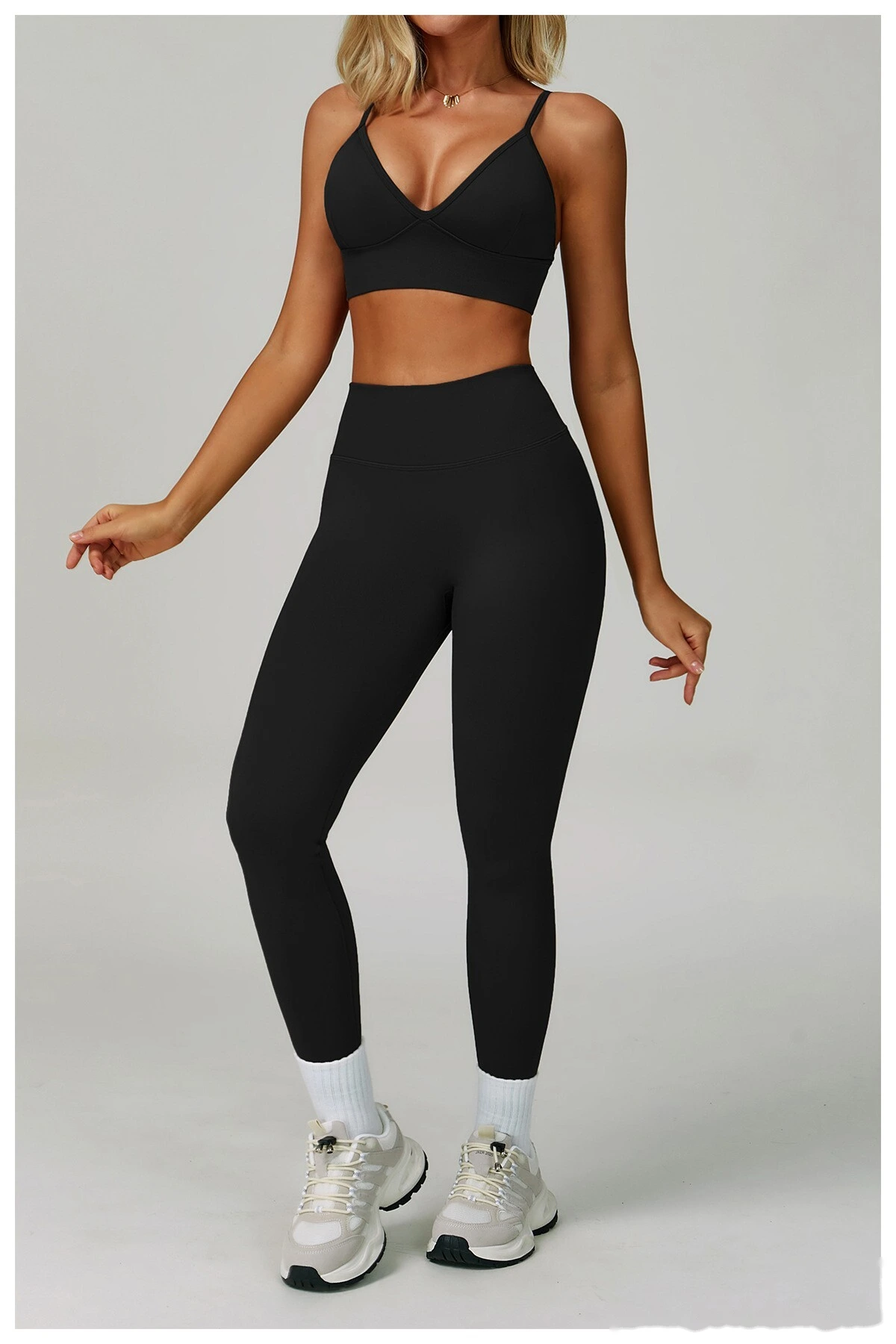 Customized seamless yoga pants V-shaped tight-fitting running quick-drying fitness pants detail