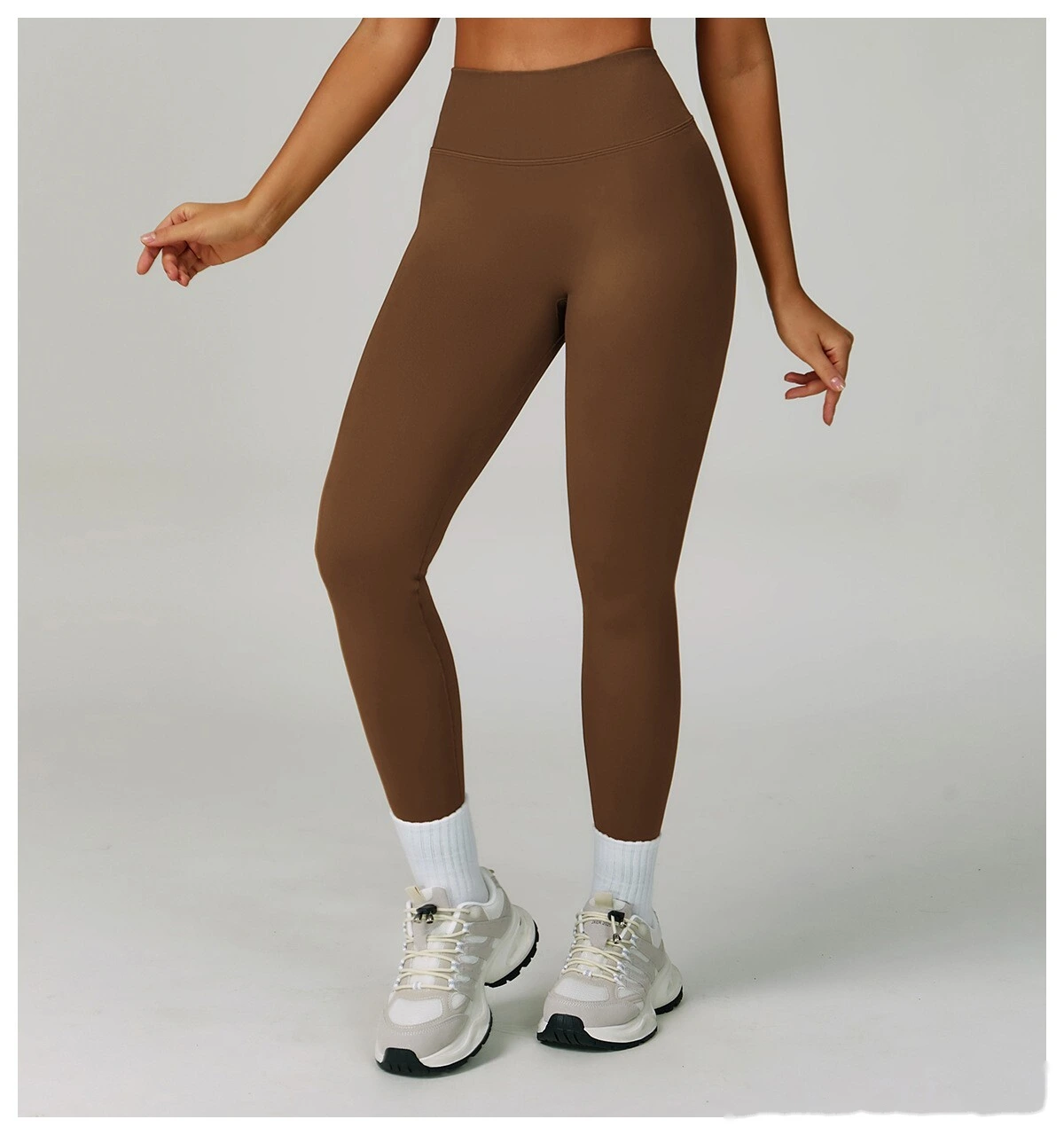 Customized seamless yoga pants V-shaped tight-fitting running quick-drying fitness pants detail