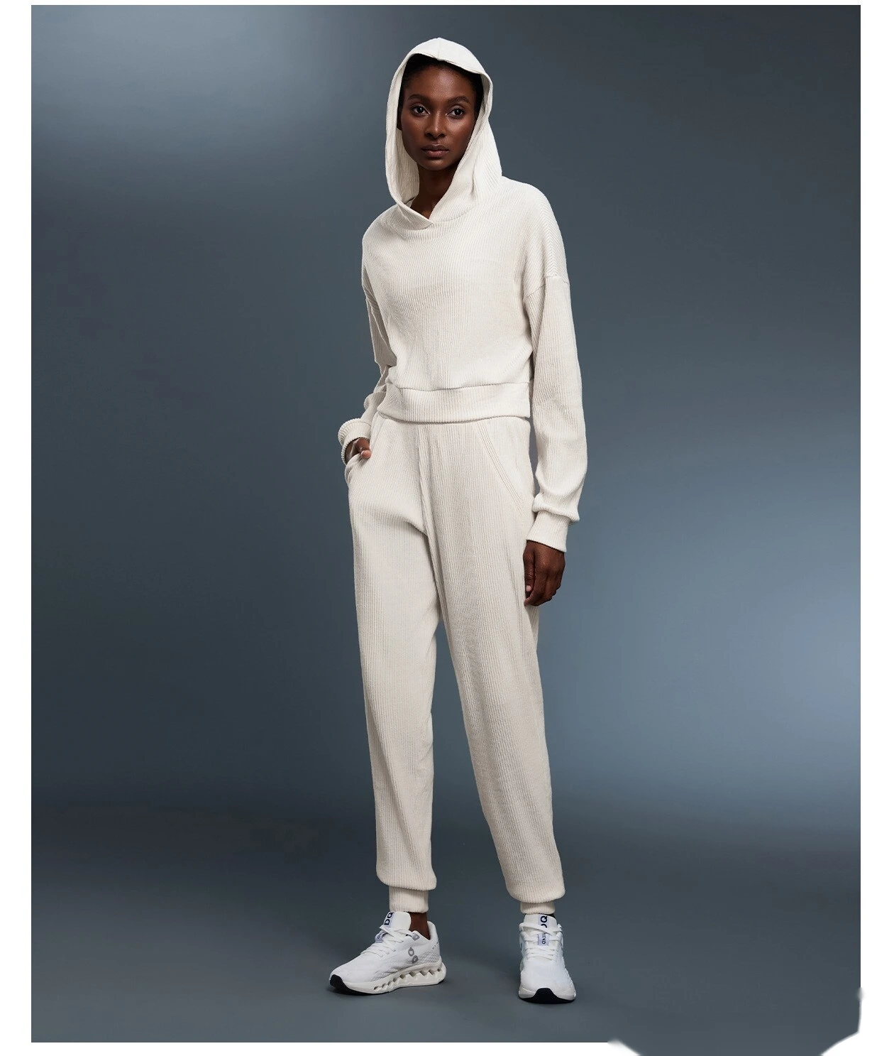 Customized loose hooded sports fitness sweater women's short yoga casual knit pullover detail