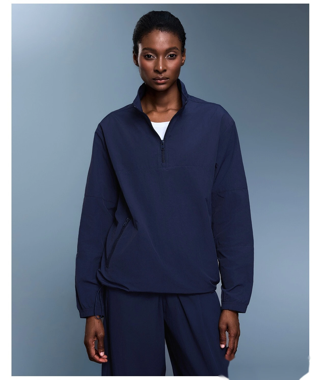 Custom-made waterproof outdoor fitness coat for women with windproof stand-up collar in autumn. detail