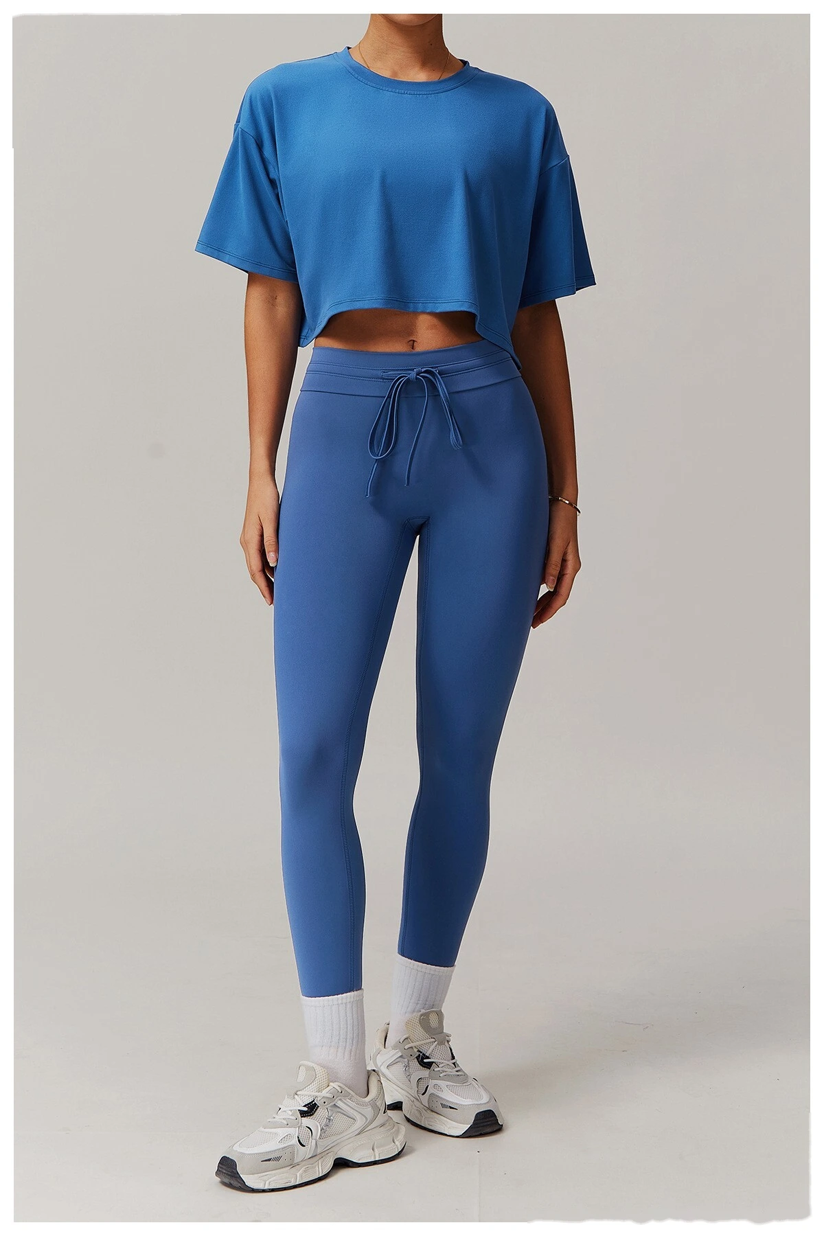 abdomen-lifting and hip-lifting fitness pants, and running pants with beautiful buttocks outside. detail