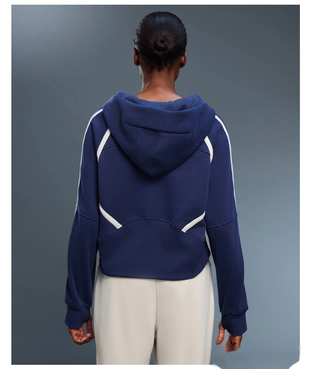 Customized high-necked semi-zipper hooded women's velvet loose contrast sports coat sweater detail