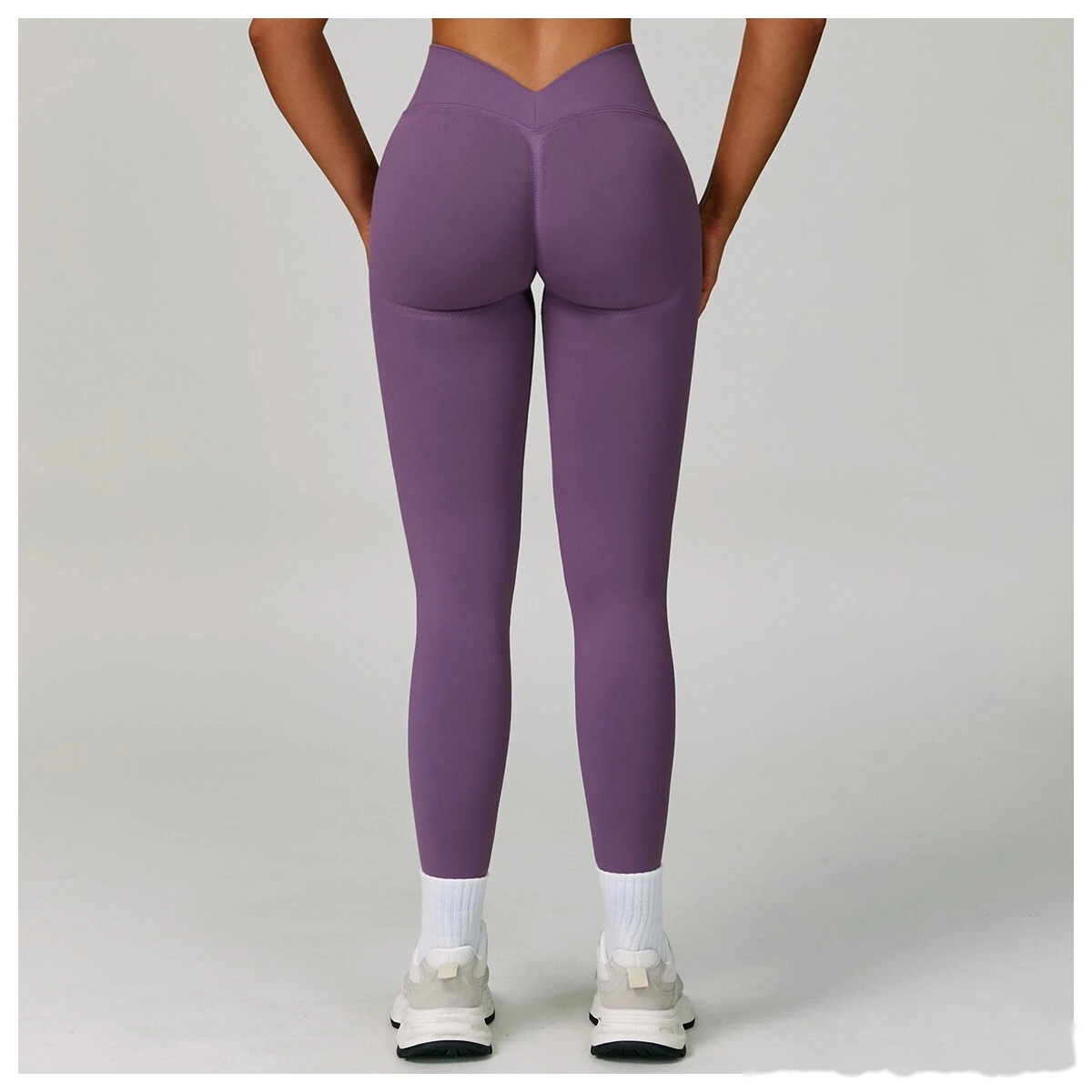 Customized seamless yoga pants V-shaped tight-fitting running quick-drying fitness pants detail