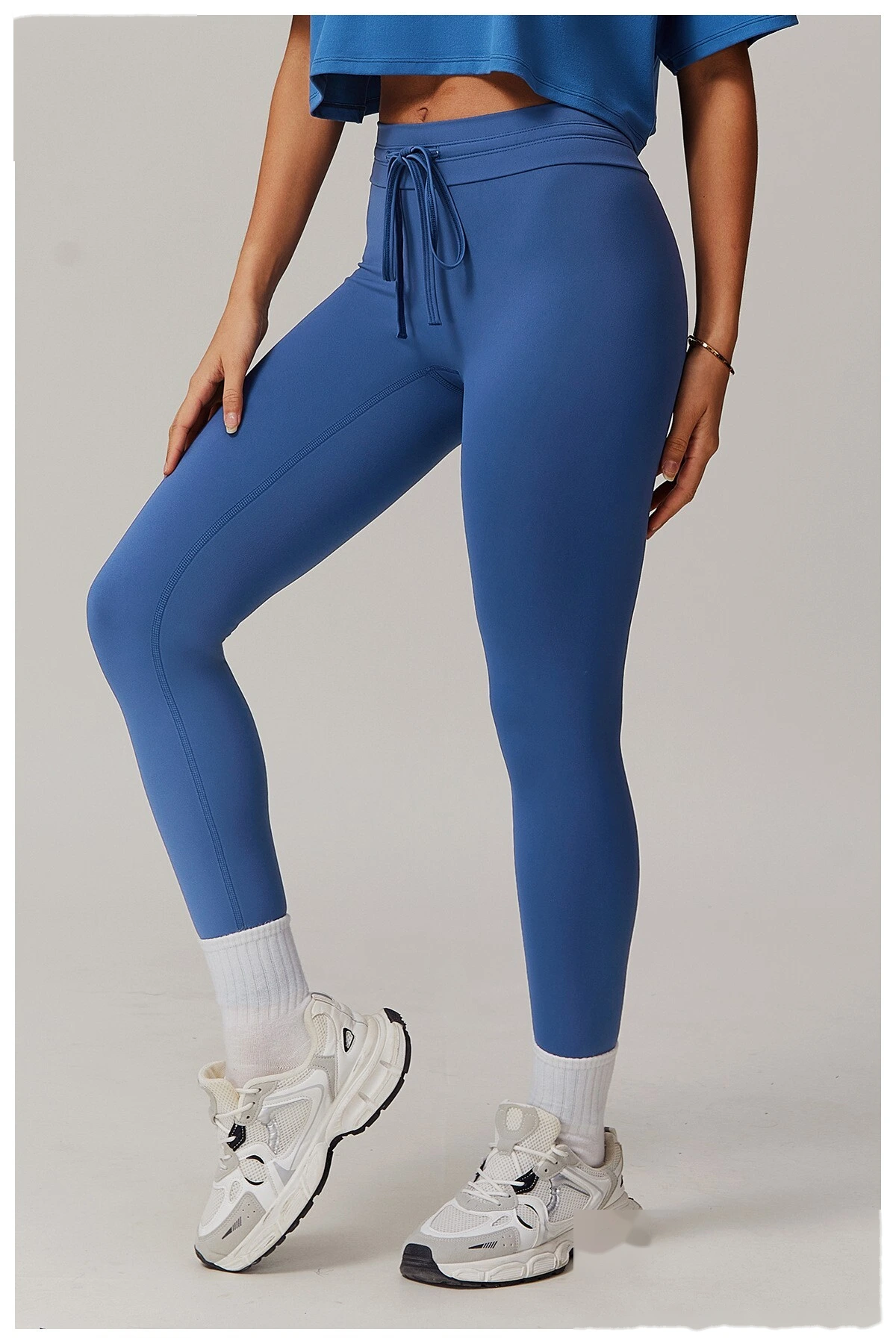 abdomen-lifting and hip-lifting fitness pants, and running pants with beautiful buttocks outside. detail
