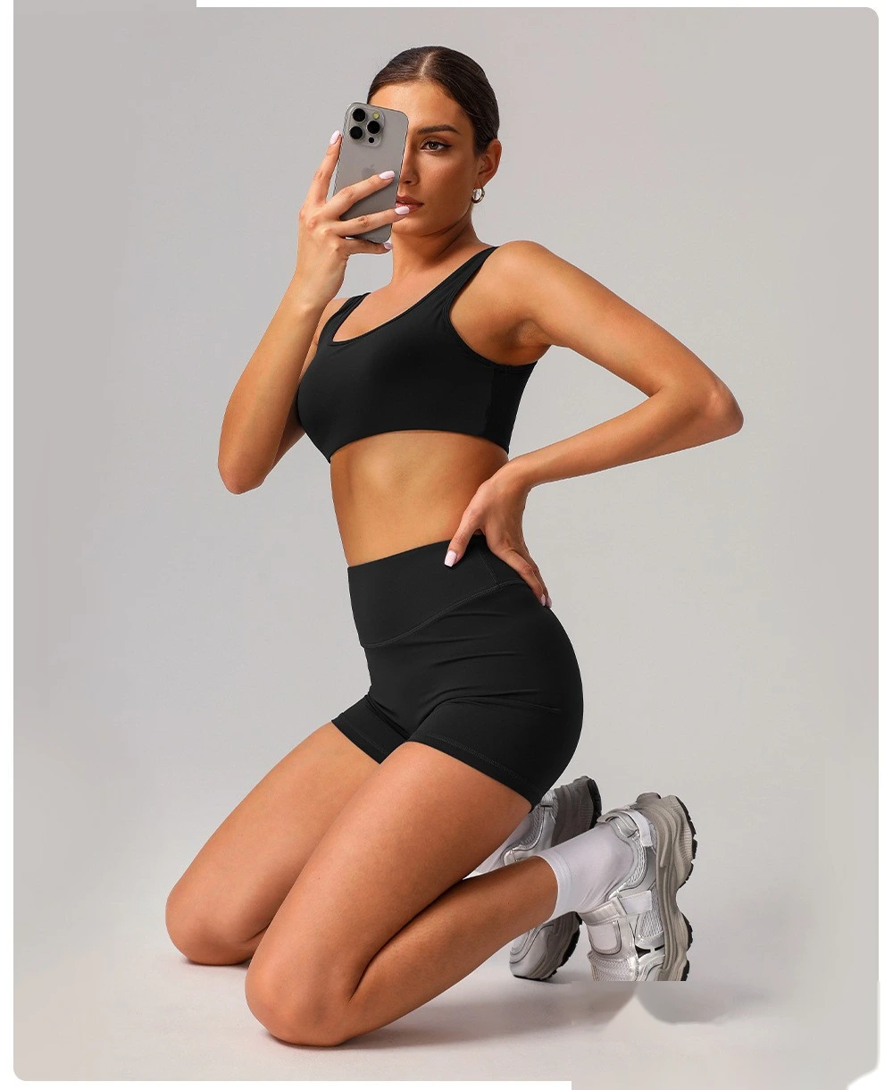Custom nude yoga shorts hip running fitness pants tight high waist outdoor sports shorts female detail