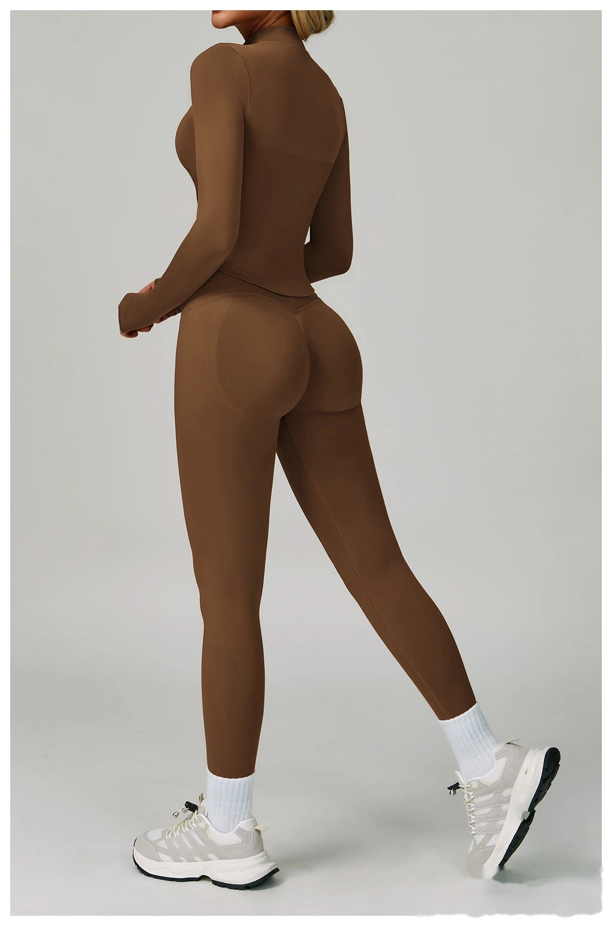 Customized seamless yoga pants V-shaped tight-fitting running quick-drying fitness pants detail