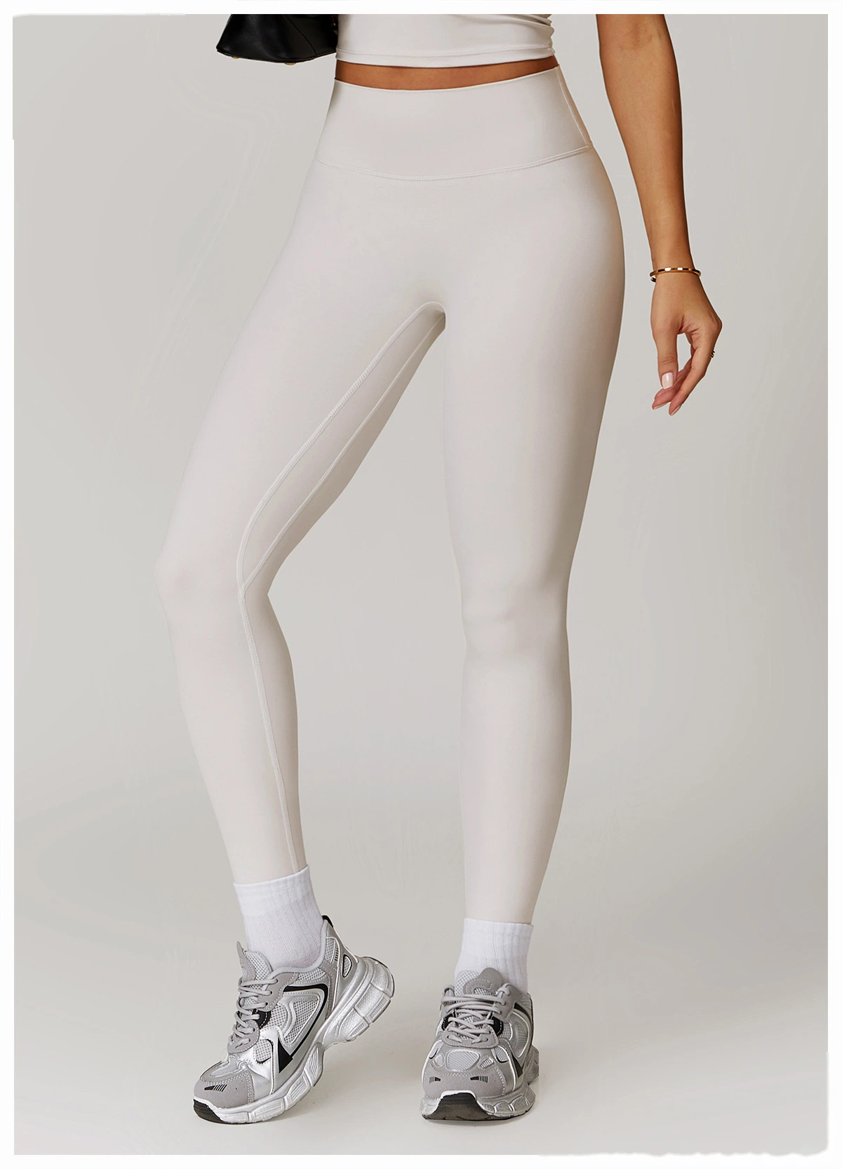 Customized yoga pants sanding, abdomen lifting and hip lifting, high waist wearing running and fitness pants. detail