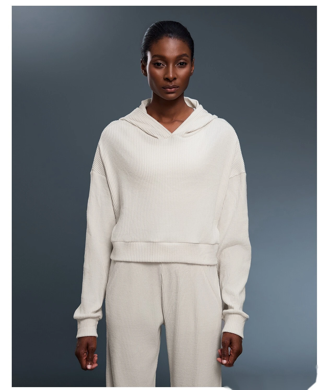 Customized loose hooded sports fitness sweater women's short yoga casual knit pullover detail