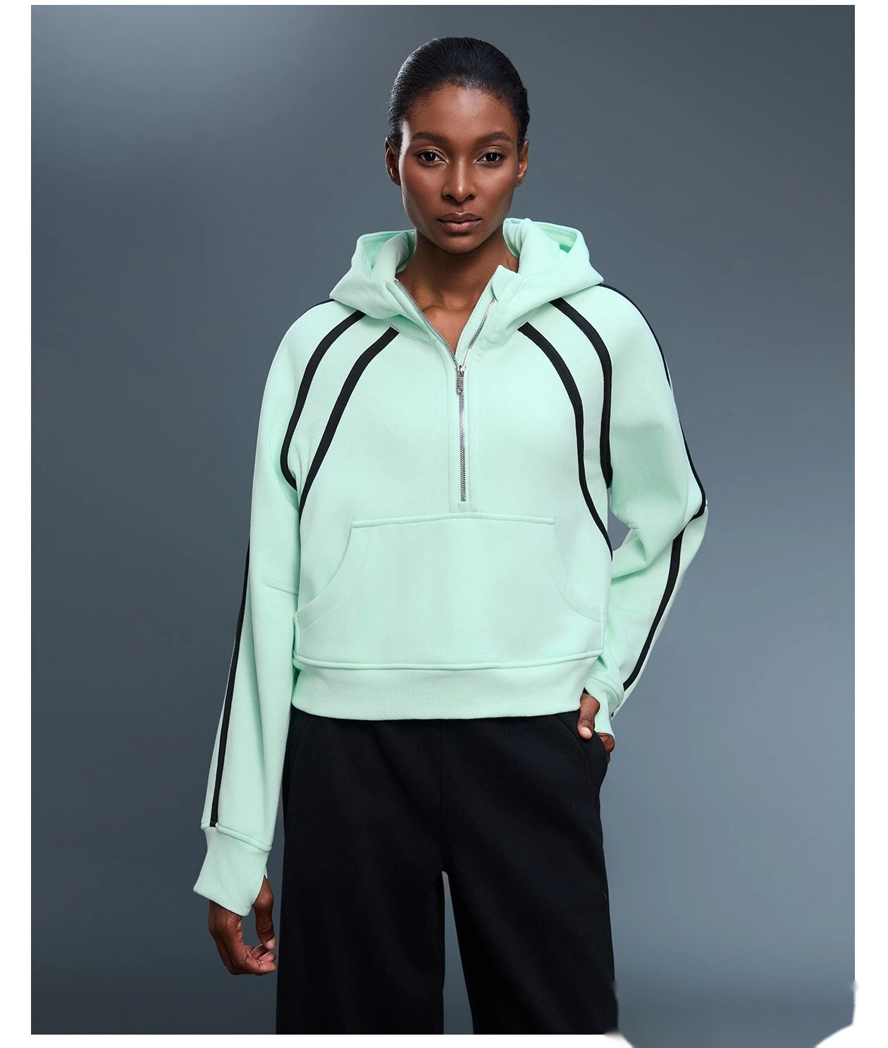 Customized high-necked semi-zipper hooded women's velvet loose contrast sports coat sweater detail