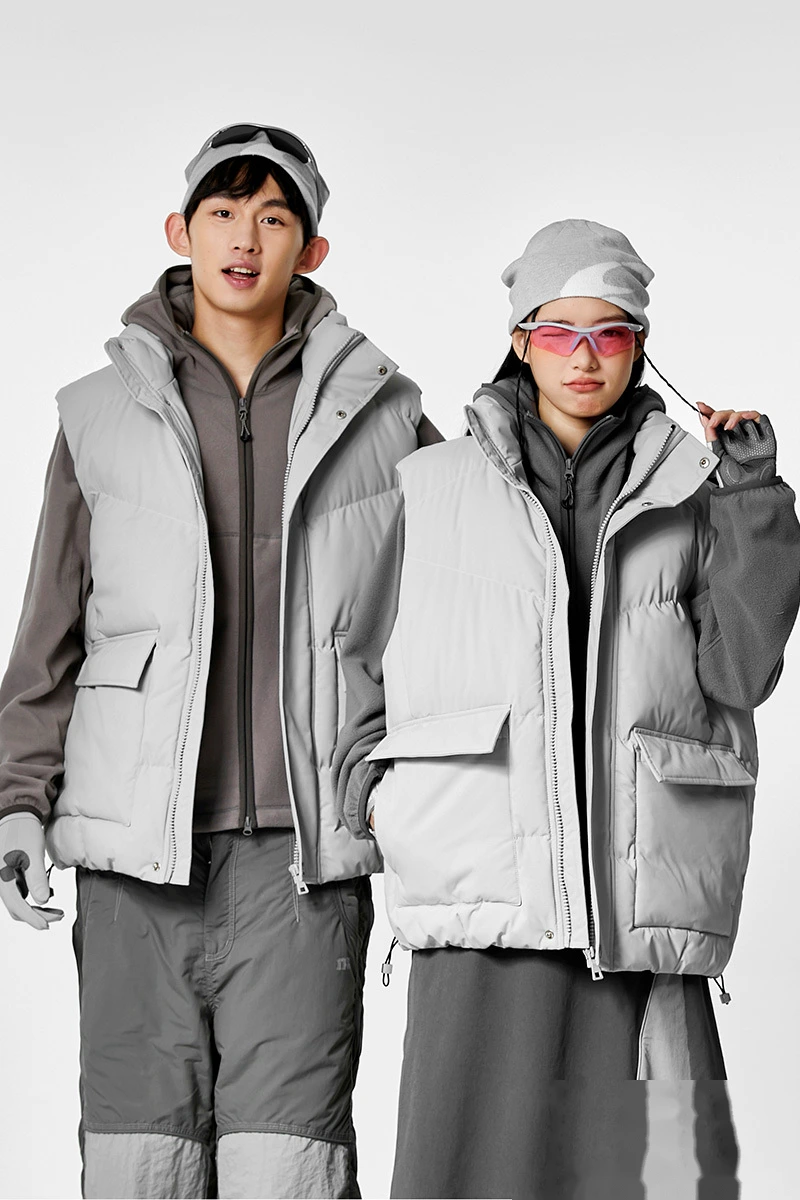 Customized fashion windproof and warm multi-pocket tooling style cotton vest jacket for men and women. detail