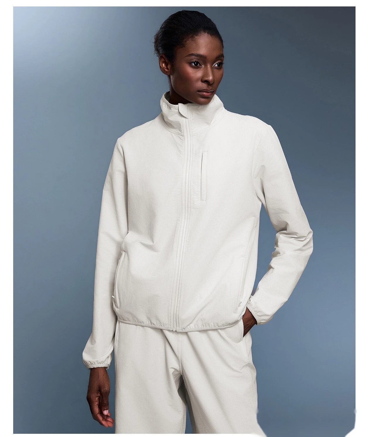Customized outdoor lightweight sports long sleeve thin velvet warm and casual coat for women in autumn detail