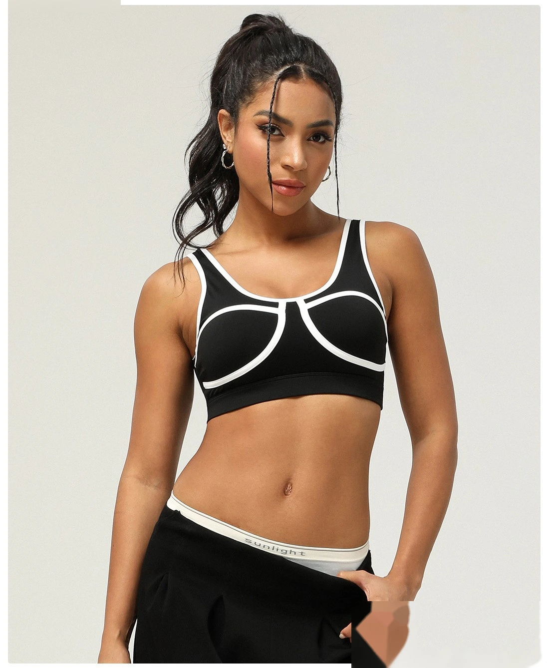Quality Customized contrast sports bra hollow back yoga bra women's running fitness suit top Manufacturer detail