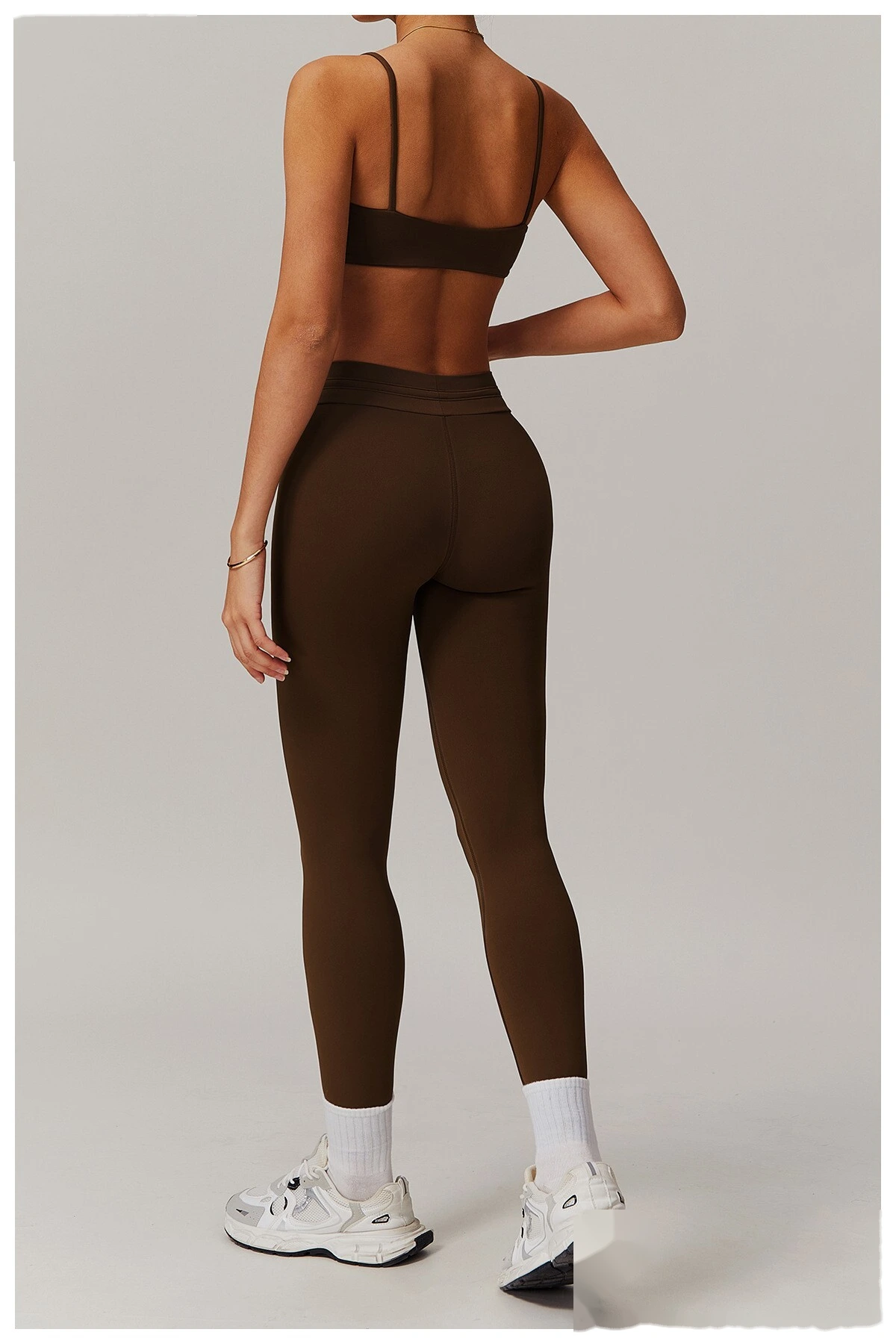 abdomen-lifting and hip-lifting fitness pants, and running pants with beautiful buttocks outside. detail