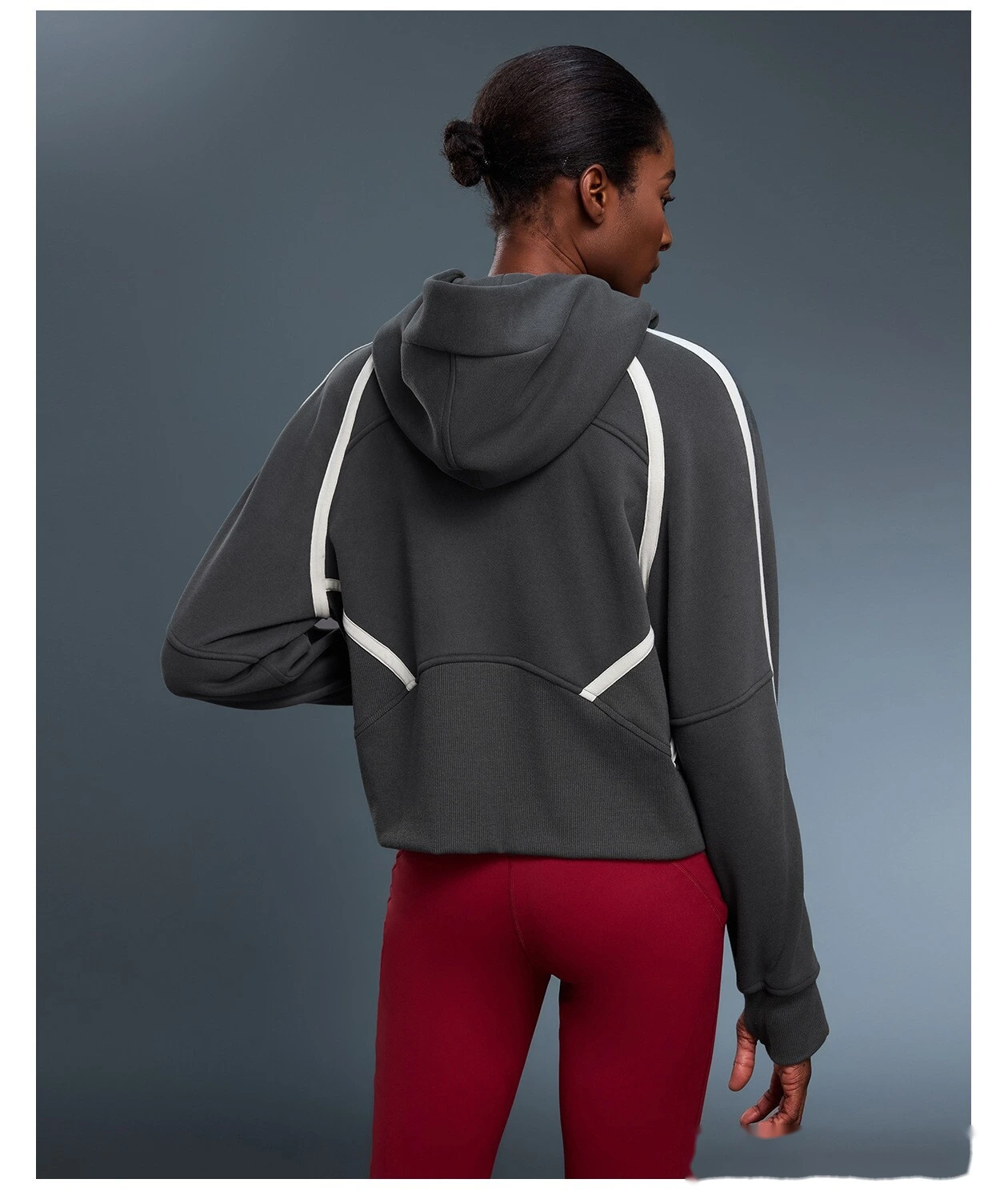 Customized high-necked semi-zipper hooded women's velvet loose contrast sports coat sweater detail