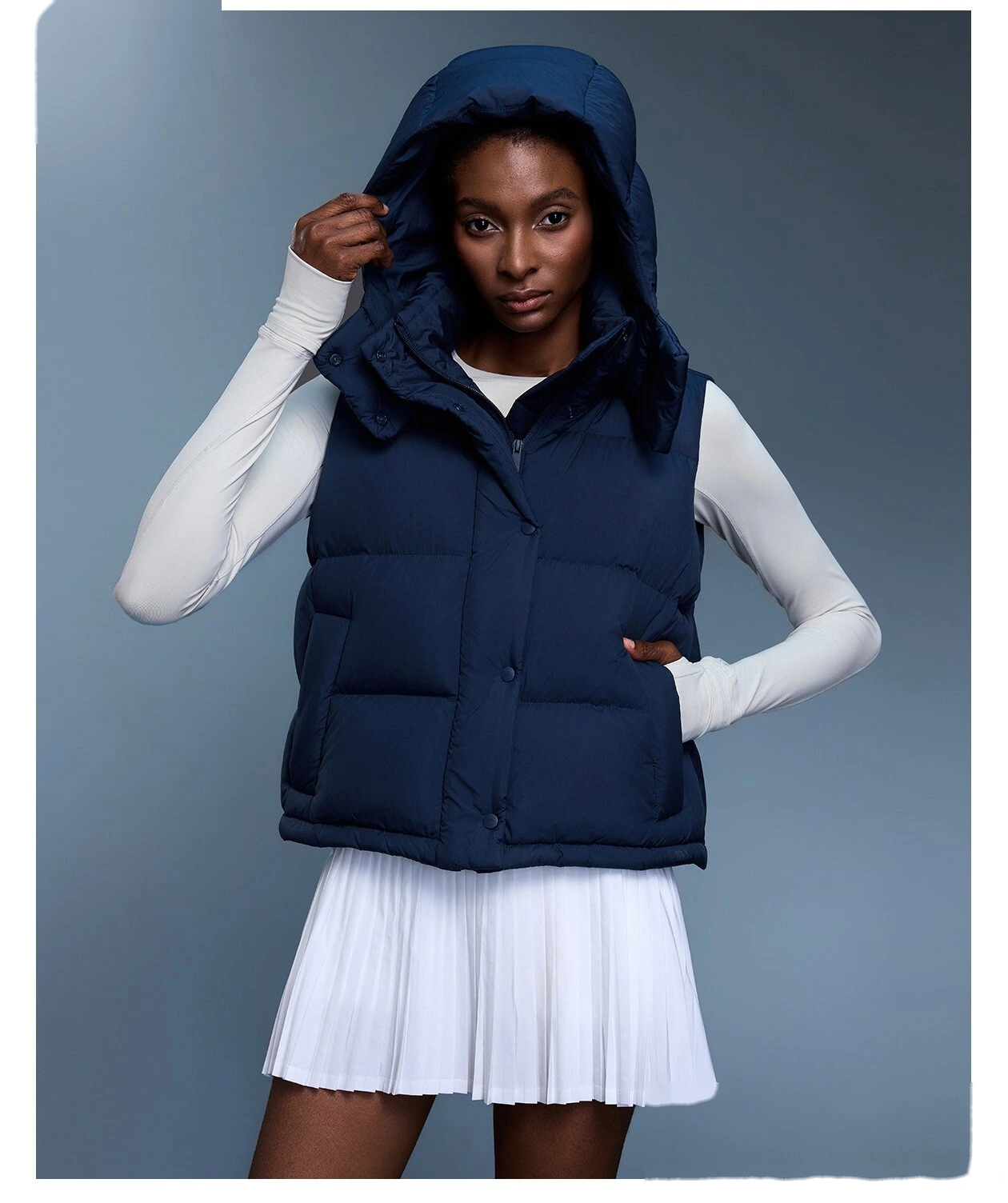Custom windproof and warm hooded down vest jacket for women in winter. detail