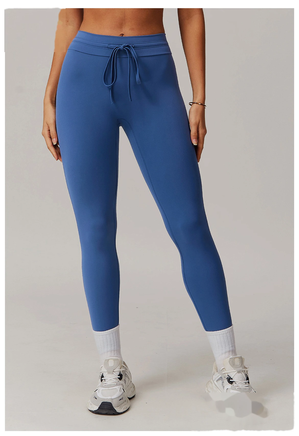 abdomen-lifting and hip-lifting fitness pants, and running pants with beautiful buttocks outside. detail