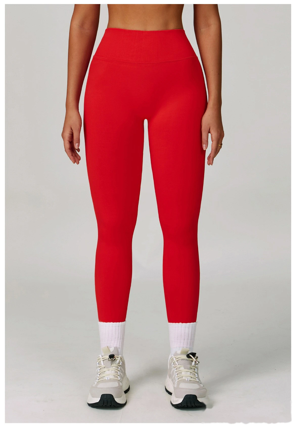 Customized seamless yoga pants V-shaped tight-fitting running quick-drying fitness pants detail